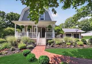81 Hobart St, Hingham, MA 02043