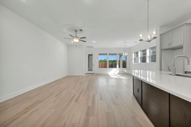 2079 Emerald Grove Lane, Arlington, TX 76005
