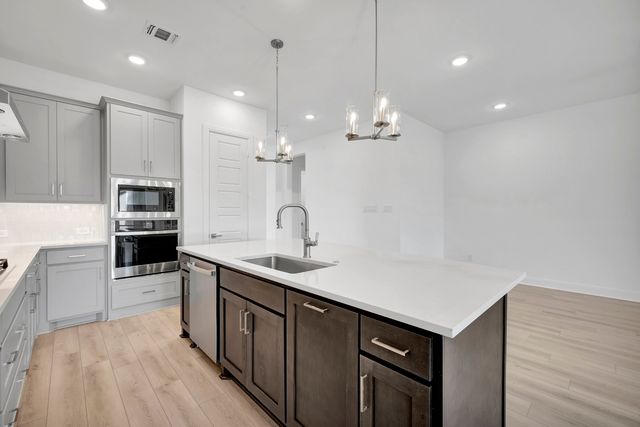 2079 Emerald Grove Lane, Arlington, TX 76005