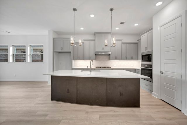 2079 Emerald Grove Lane, Arlington, TX 76005