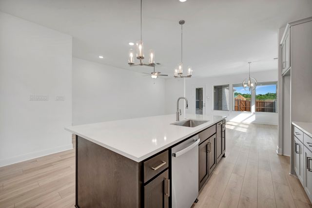 2079 Emerald Grove Lane, Arlington, TX 76005