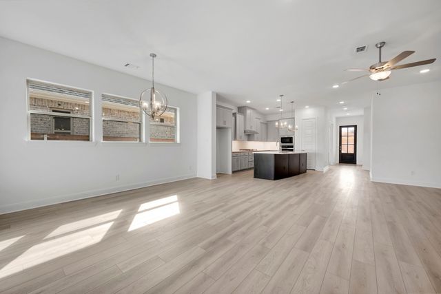 2079 Emerald Grove Lane, Arlington, TX 76005