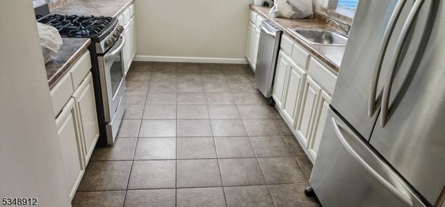 418 Jackson Ave, Elizabeth City, NJ 07201