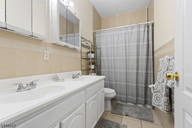 418 Jackson Ave, Elizabeth City, NJ 07201