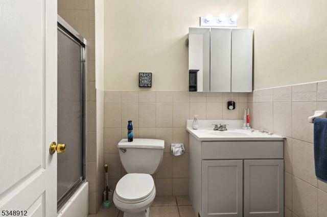 418 Jackson Ave, Elizabeth City, NJ 07201