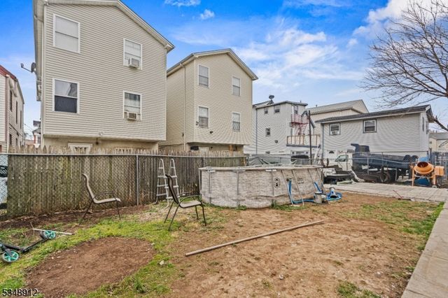 418 Jackson Ave, Elizabeth City, NJ 07201