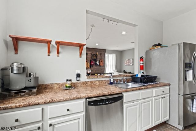 418 Jackson Ave, Elizabeth City, NJ 07201