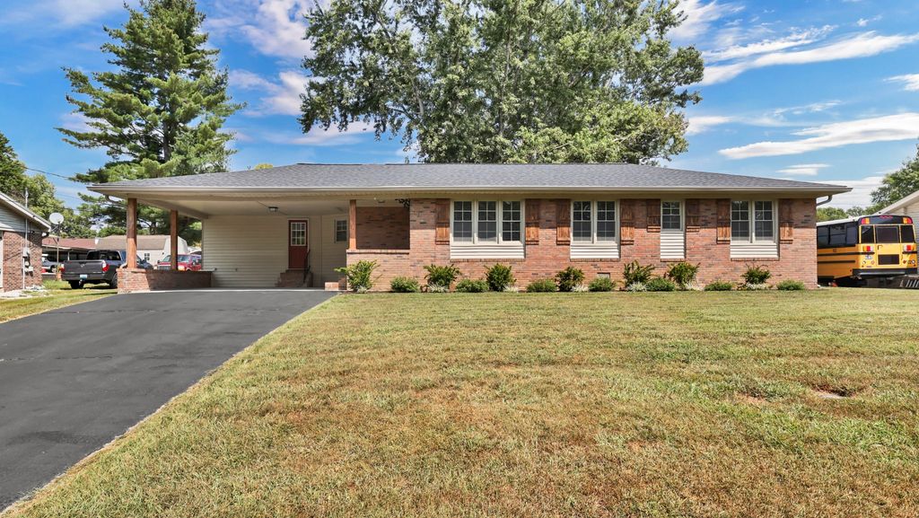 207 Donna Dr, Hopkinsville, KY 42240