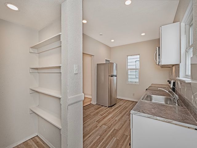 828 Frank, Mckees Rocks, PA 15136