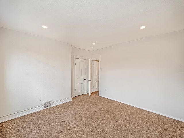 828 Frank, Mckees Rocks, PA 15136