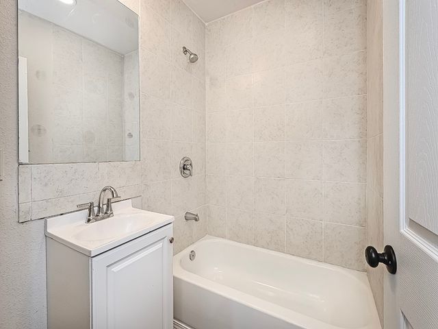 828 Frank, Mckees Rocks, PA 15136