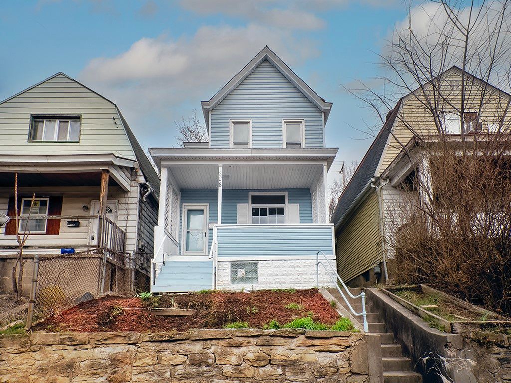 828 Frank, Mckees Rocks, PA 15136