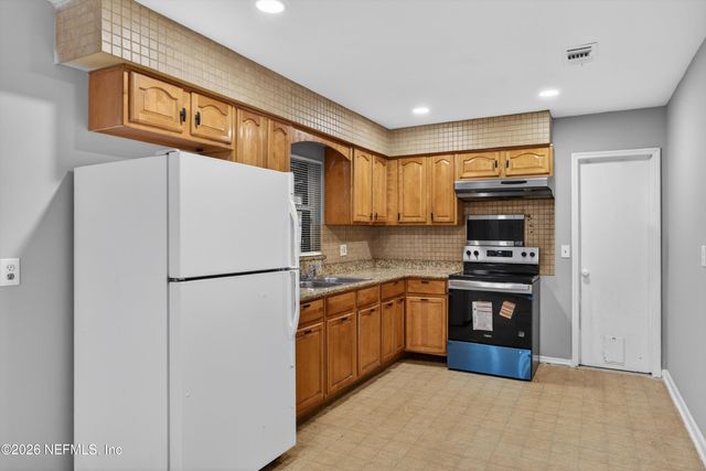 7815 JAGUAR Drive, Jacksonville, FL 32244