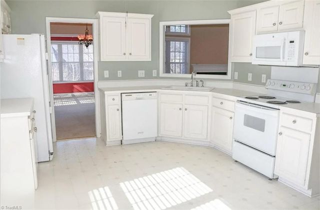 7 Drakestone Court, Greensboro, NC 27455