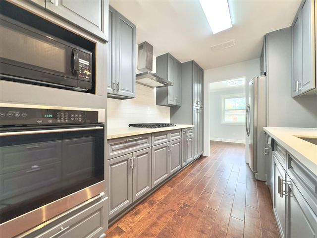 1415 Mapleton Drive, Houston, TX 77043