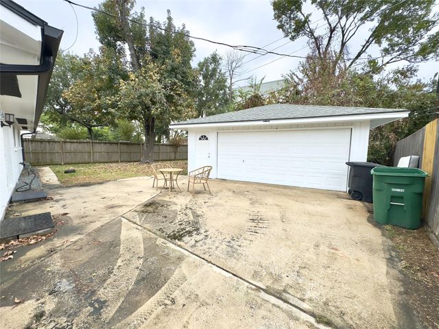 1415 Mapleton Drive, Houston, TX 77043