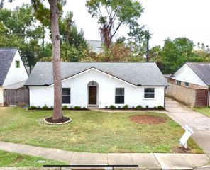 1415 Mapleton Drive, Houston, TX 77043