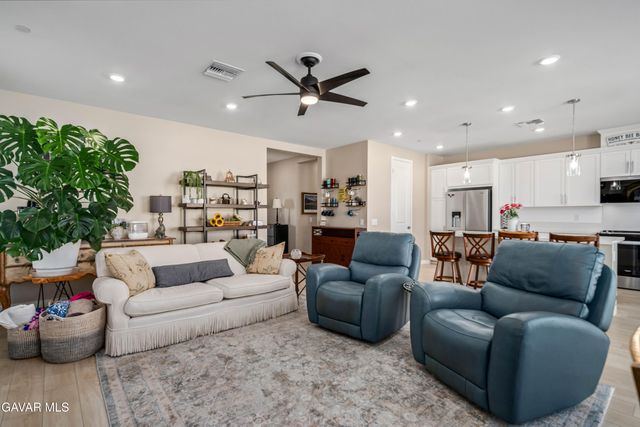 5609 W Ave K-13, Lancaster, CA 93536