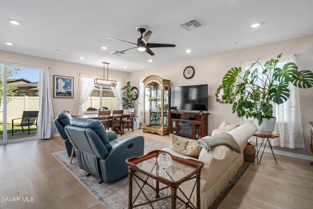 5609 W Ave K-13, Lancaster, CA 93536