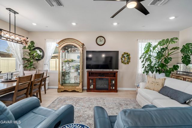 5609 W Ave K-13, Lancaster, CA 93536