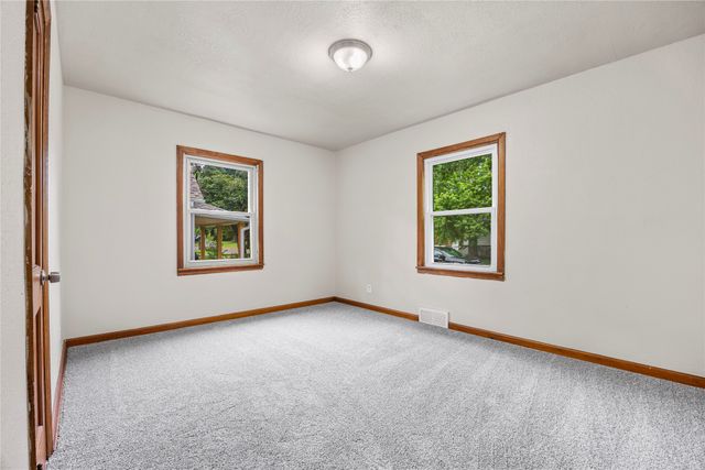 3206 Bowdoin Street, Des Moines, IA 50313