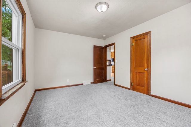 3206 Bowdoin Street, Des Moines, IA 50313
