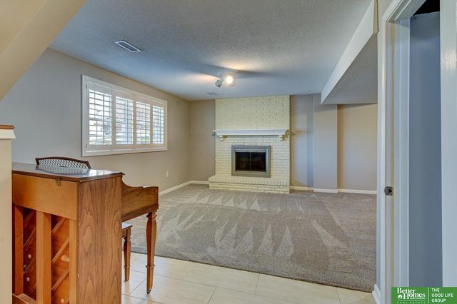 10929 X Street, Omaha, NE 68137