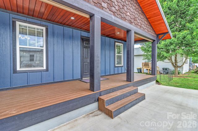 43 Pelzer Street, Asheville, NC 28804