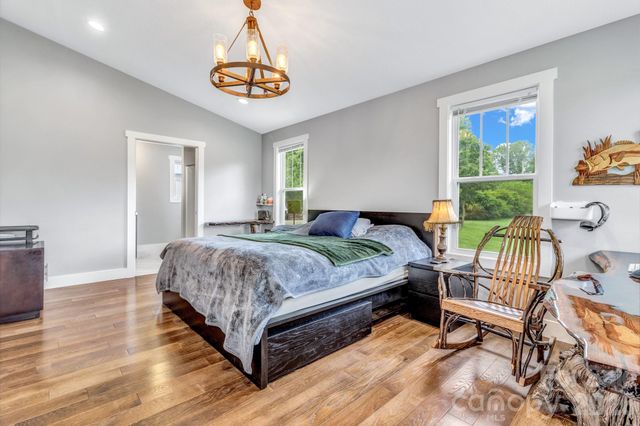 43 Pelzer Street, Asheville, NC 28804