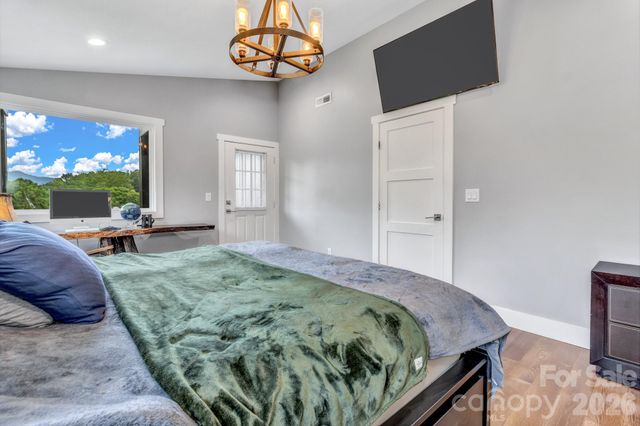 43 Pelzer Street, Asheville, NC 28804
