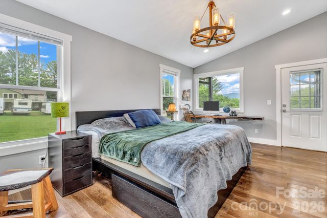 43 Pelzer Street, Asheville, NC 28804