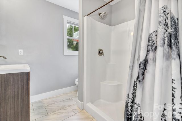 43 Pelzer Street, Asheville, NC 28804