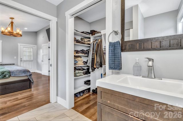 43 Pelzer Street, Asheville, NC 28804
