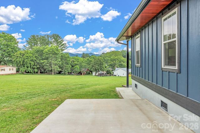 43 Pelzer Street, Asheville, NC 28804