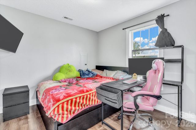 43 Pelzer Street, Asheville, NC 28804