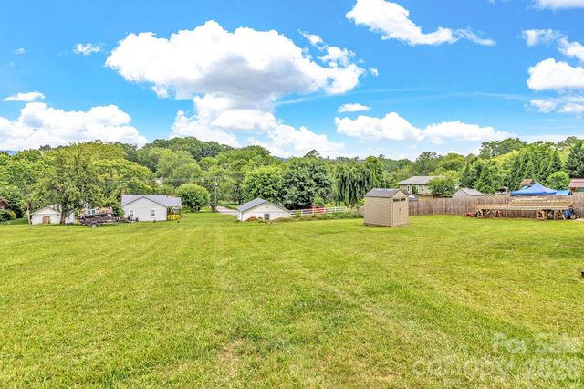 43 Pelzer Street, Asheville, NC 28804