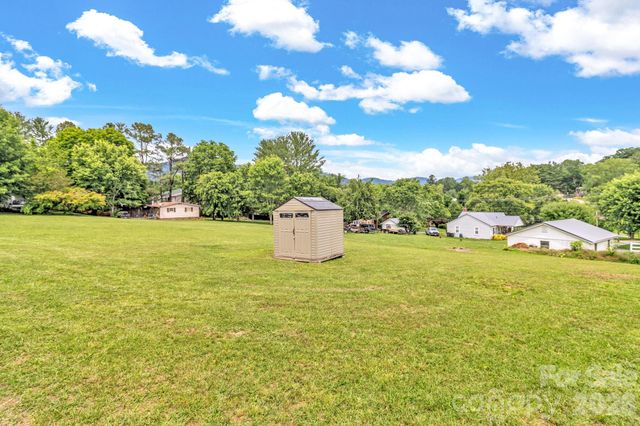 43 Pelzer Street, Asheville, NC 28804