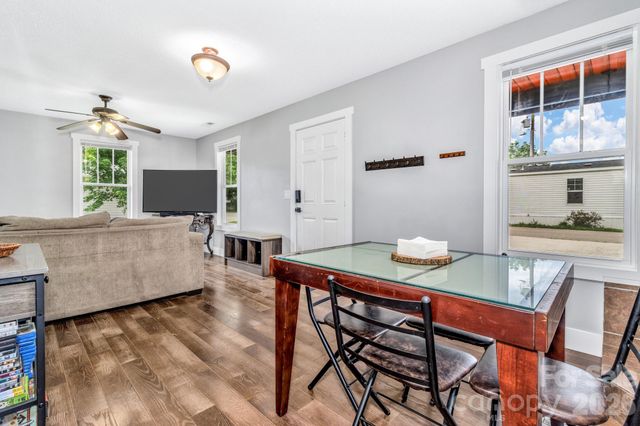 43 Pelzer Street, Asheville, NC 28804