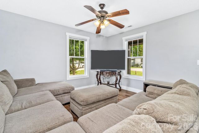 43 Pelzer Street, Asheville, NC 28804
