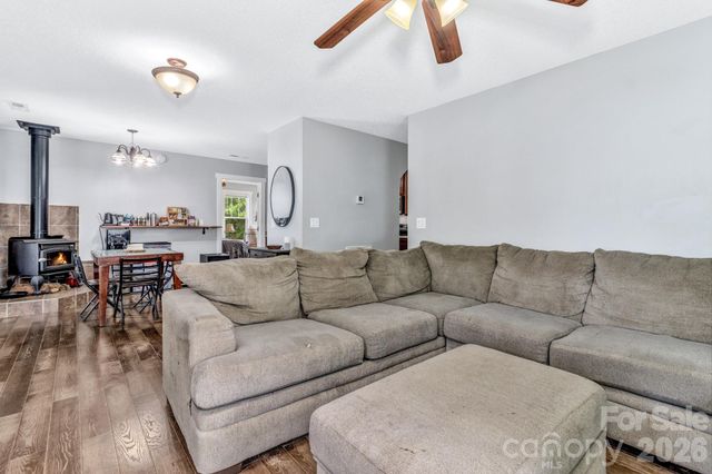 43 Pelzer Street, Asheville, NC 28804