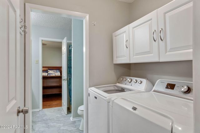 303 Plaza Village Drive, Lafayette, LA 70506