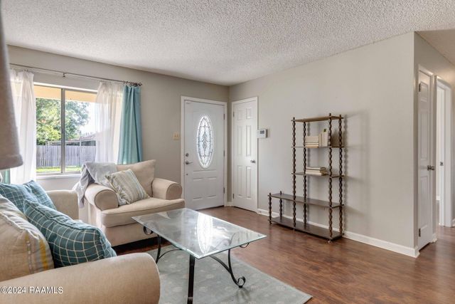 303 Plaza Village Drive, Lafayette, LA 70506