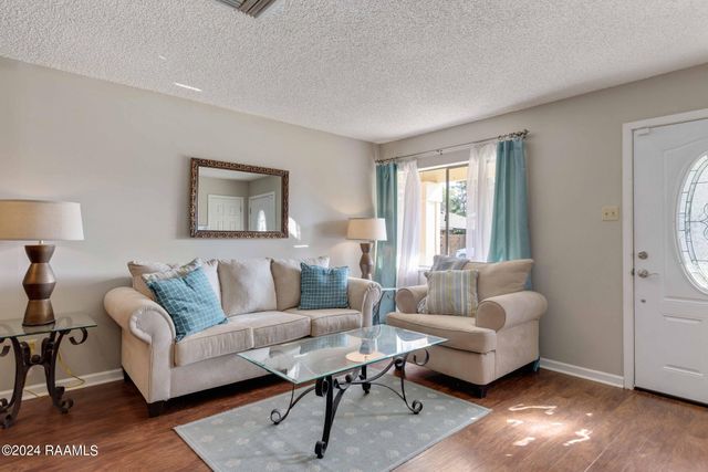 303 Plaza Village Drive, Lafayette, LA 70506