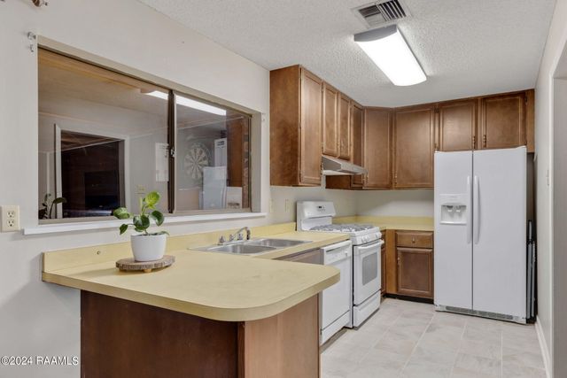 303 Plaza Village Drive, Lafayette, LA 70506