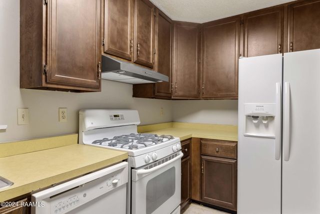 303 Plaza Village Drive, Lafayette, LA 70506