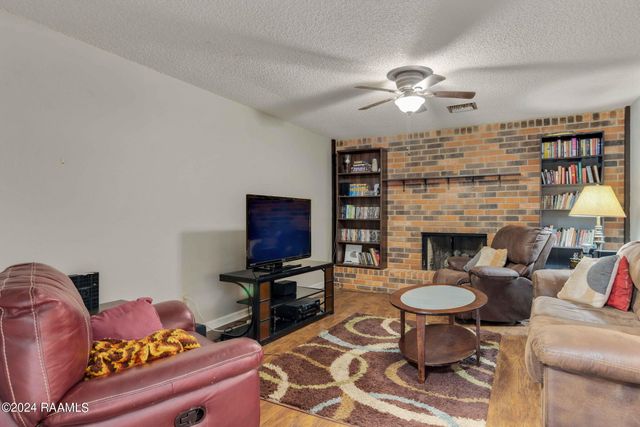 303 Plaza Village Drive, Lafayette, LA 70506