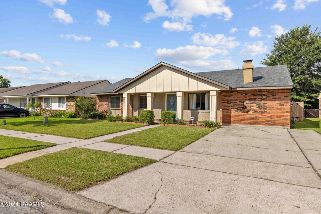 303 Plaza Village Drive, Lafayette, LA 70506