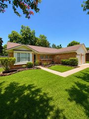 2016 Kingsway Drive, League City, TX 77573