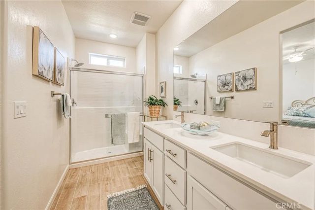 1523 Bloom Ln, Clovis, CA 93619