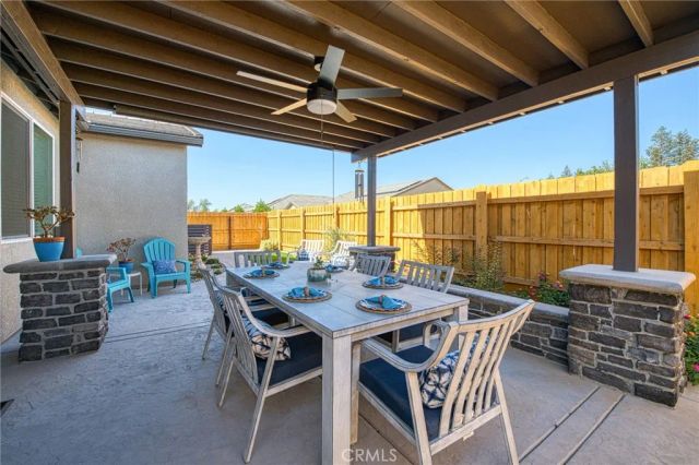 1523 Bloom Ln, Clovis, CA 93619